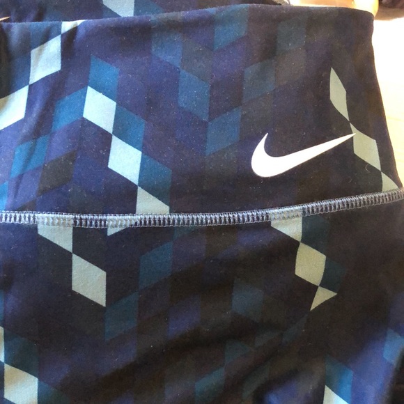 Nike women’s large leggings in blue geometric pattern - Picture 2 of 4